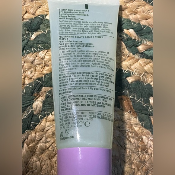 Clinique - All About Clean Liquid Facial Soap ‘Mild’ | Dry Combo Skin - 2.5oz - Picture 9 of 12